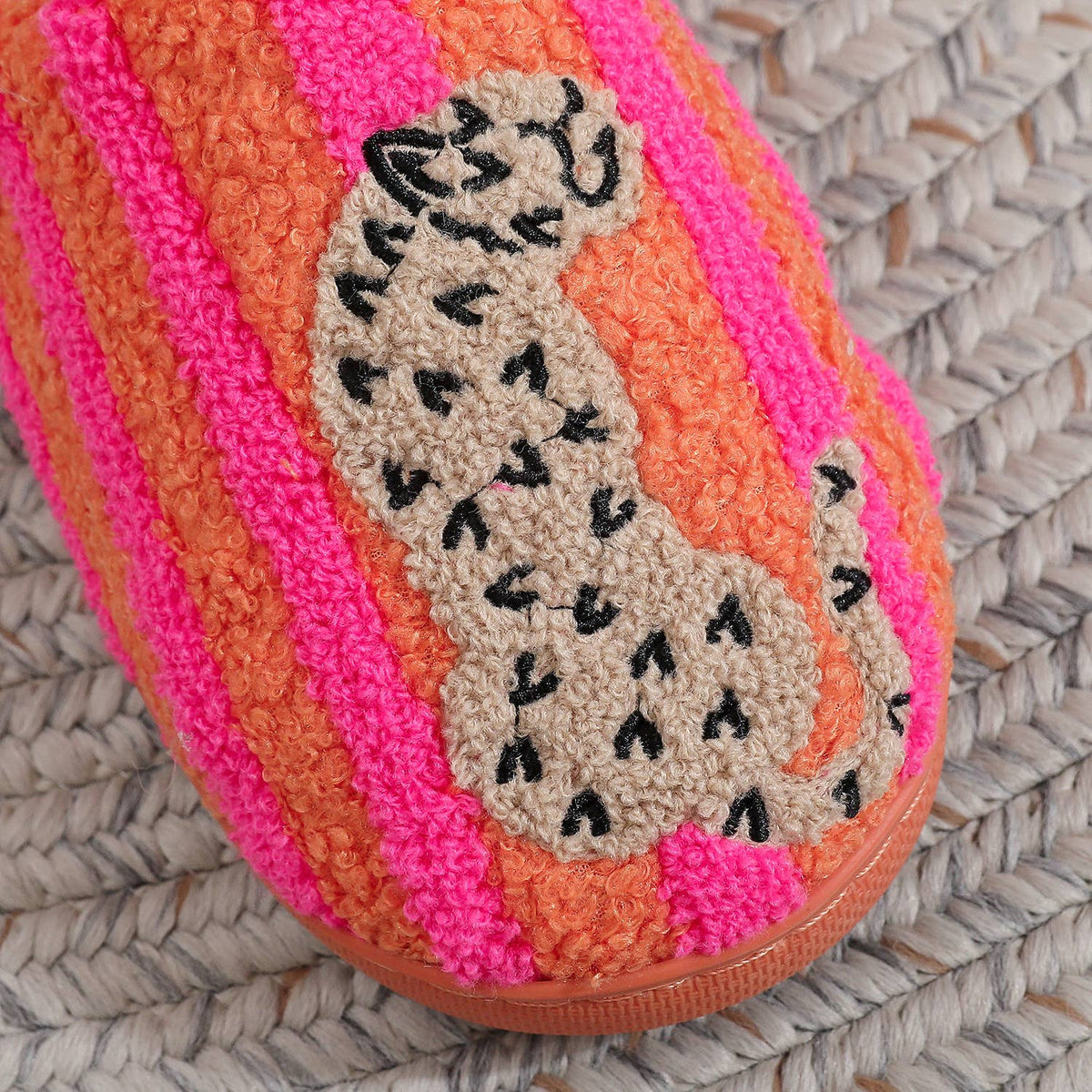 RETRO LEOPARD SLIPPERS