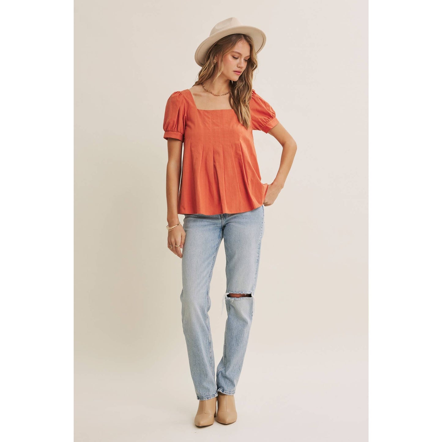 SUNDAY AIR PLEATED BLOUSE