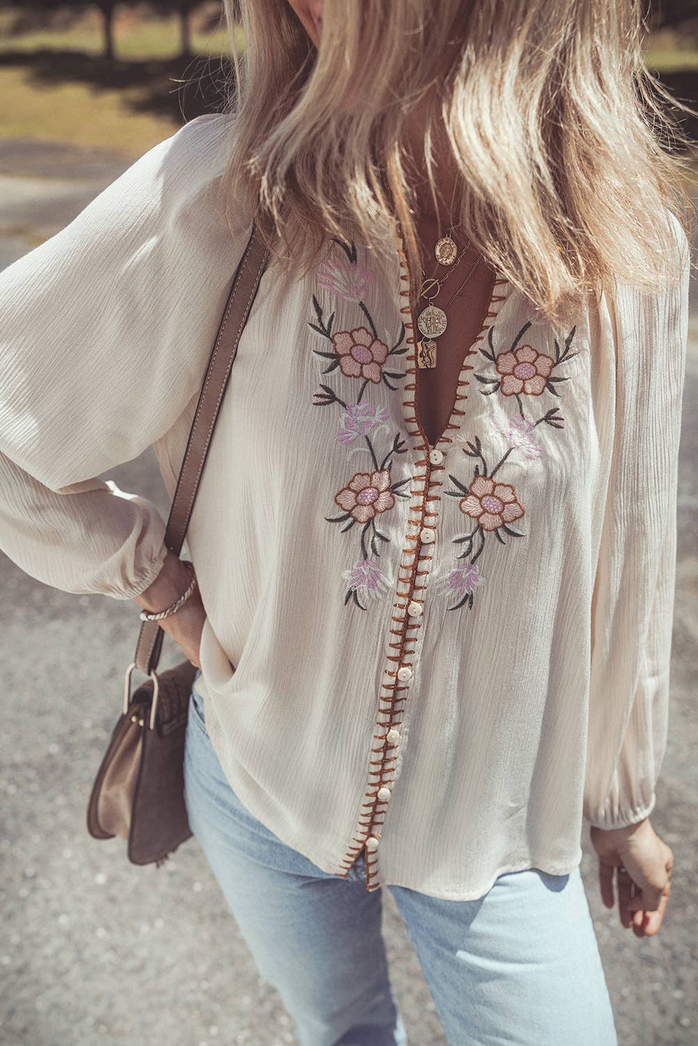 EMBROIDERED PUFF SLEEVE BLOUSE