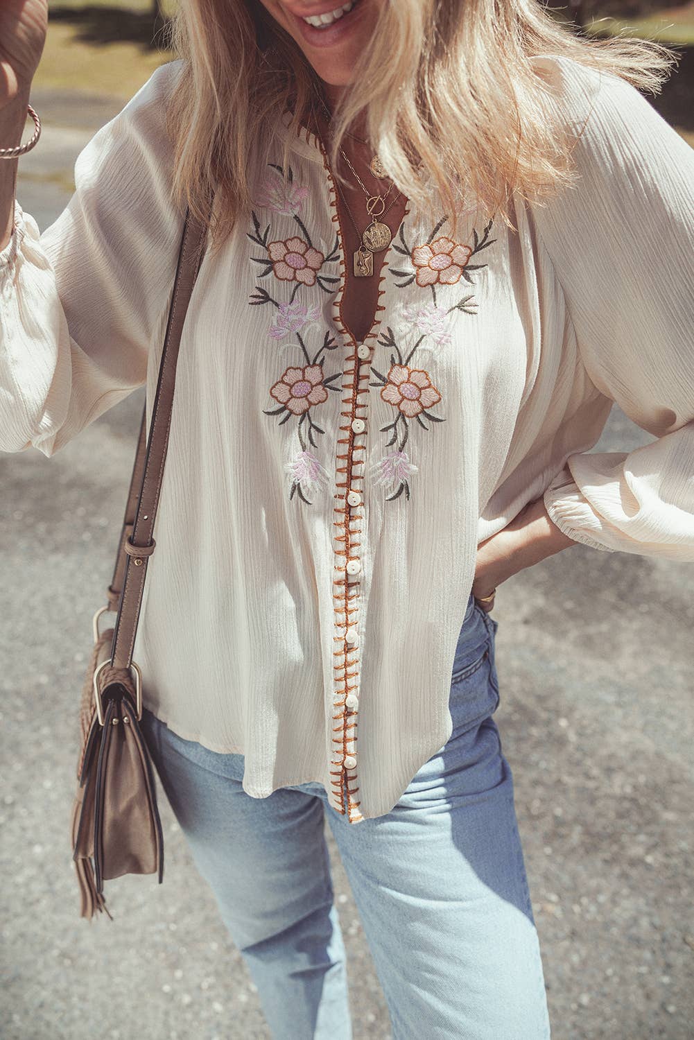 EMBROIDERED PUFF SLEEVE BLOUSE