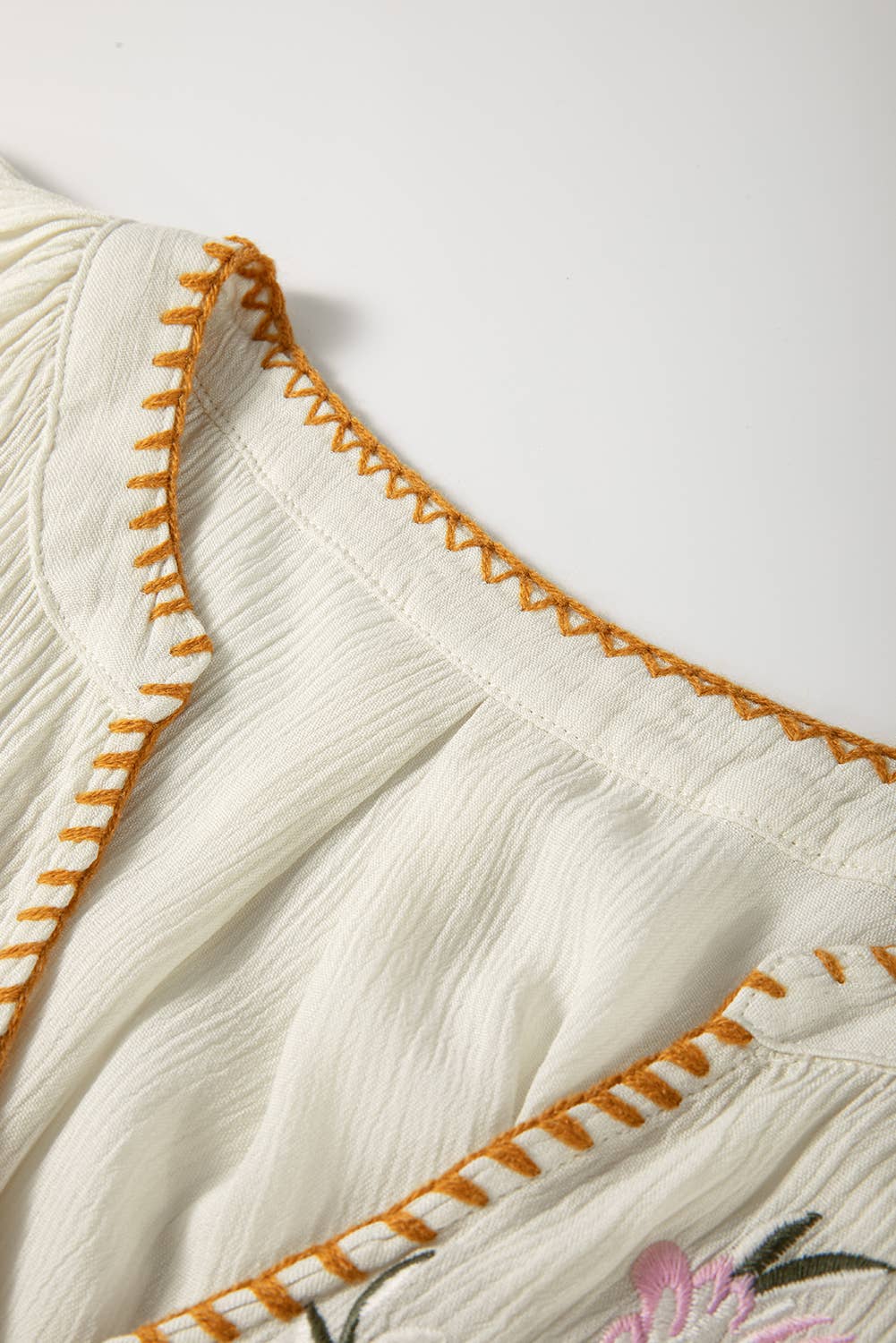 EMBROIDERED PUFF SLEEVE BLOUSE