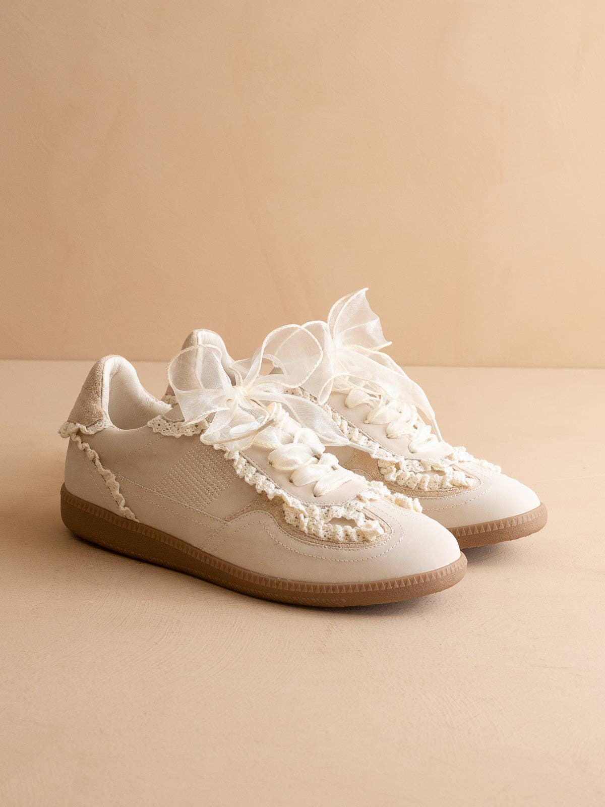 THE APRIL | Retro Sneaker