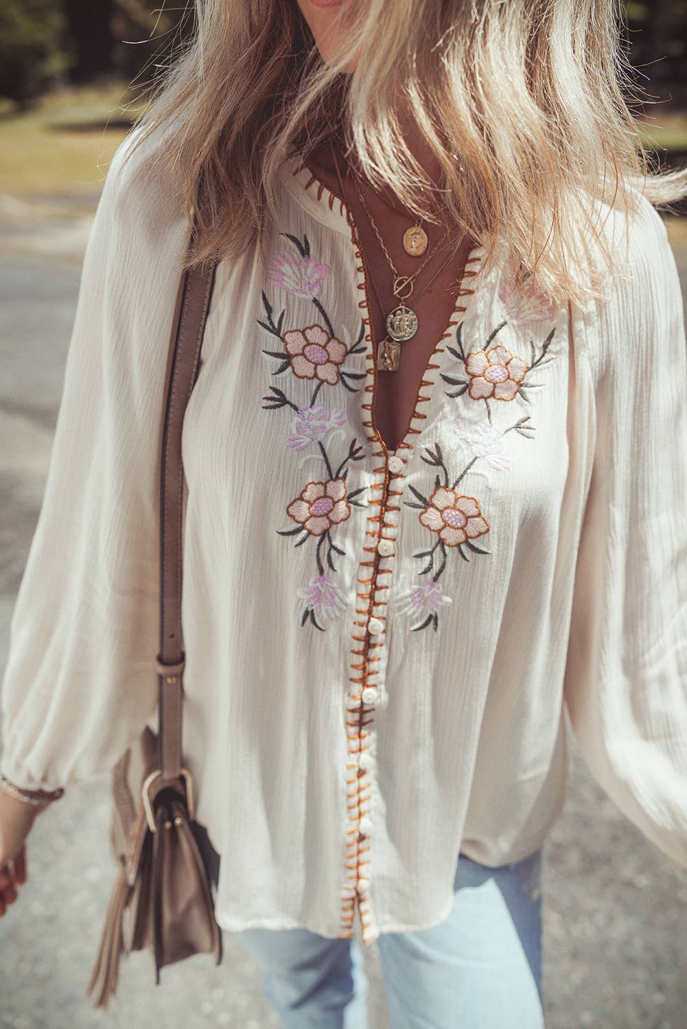 EMBROIDERED PUFF SLEEVE BLOUSE