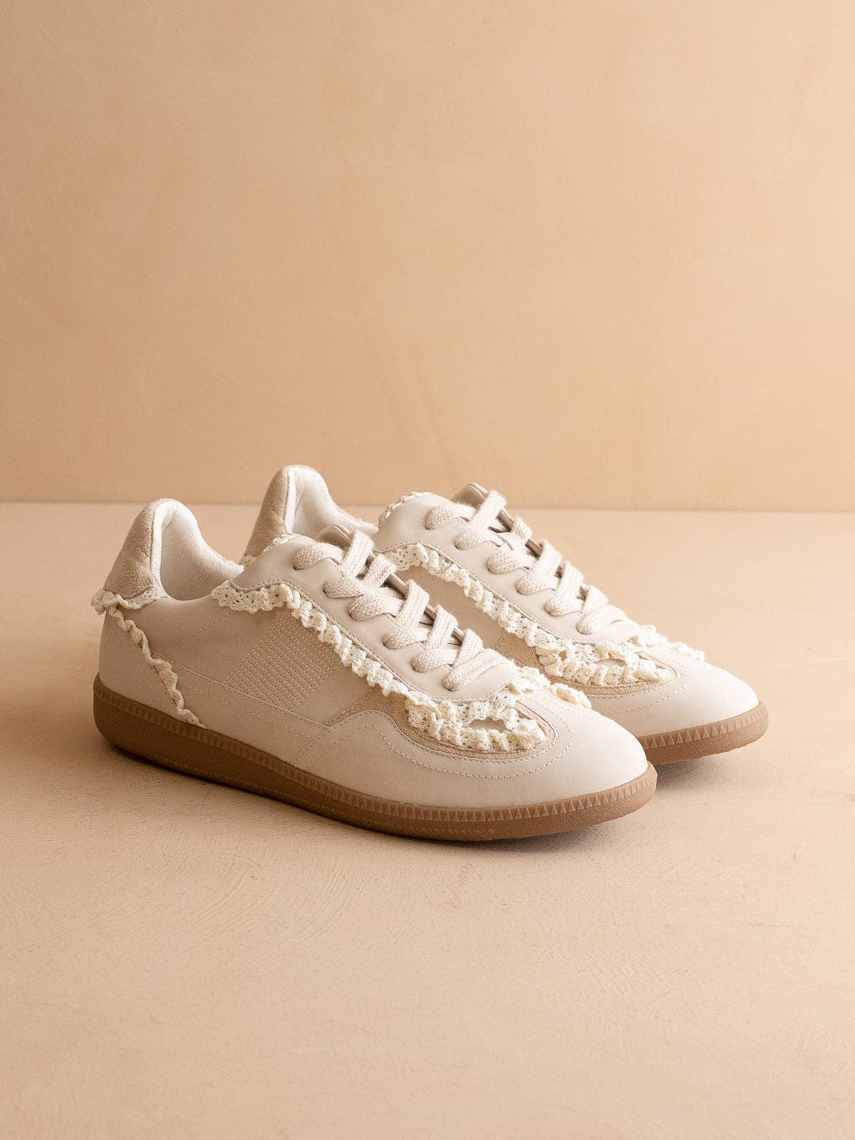 THE APRIL | Retro Sneaker