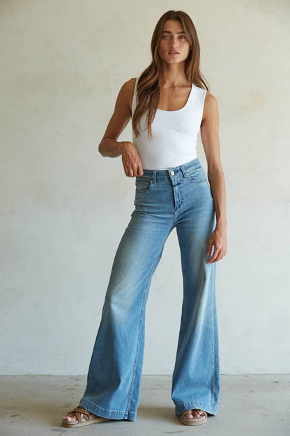 THE SEAMLESS TOP