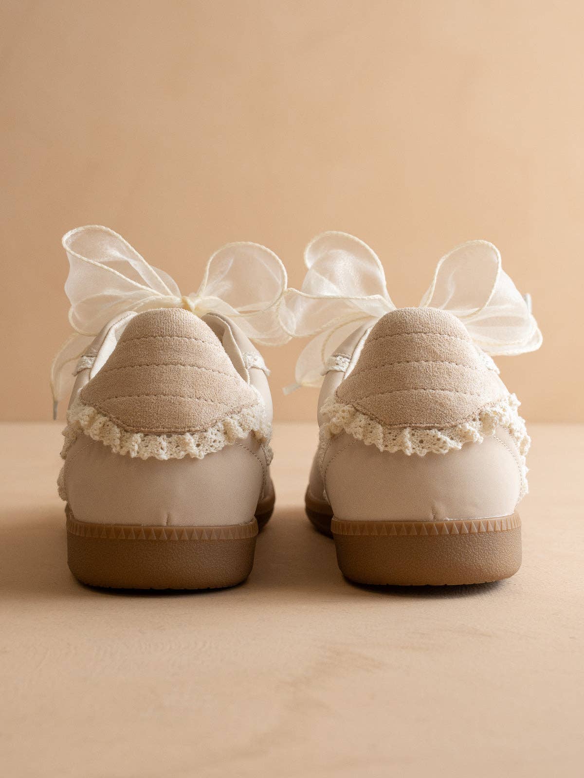 THE APRIL | Retro Sneaker