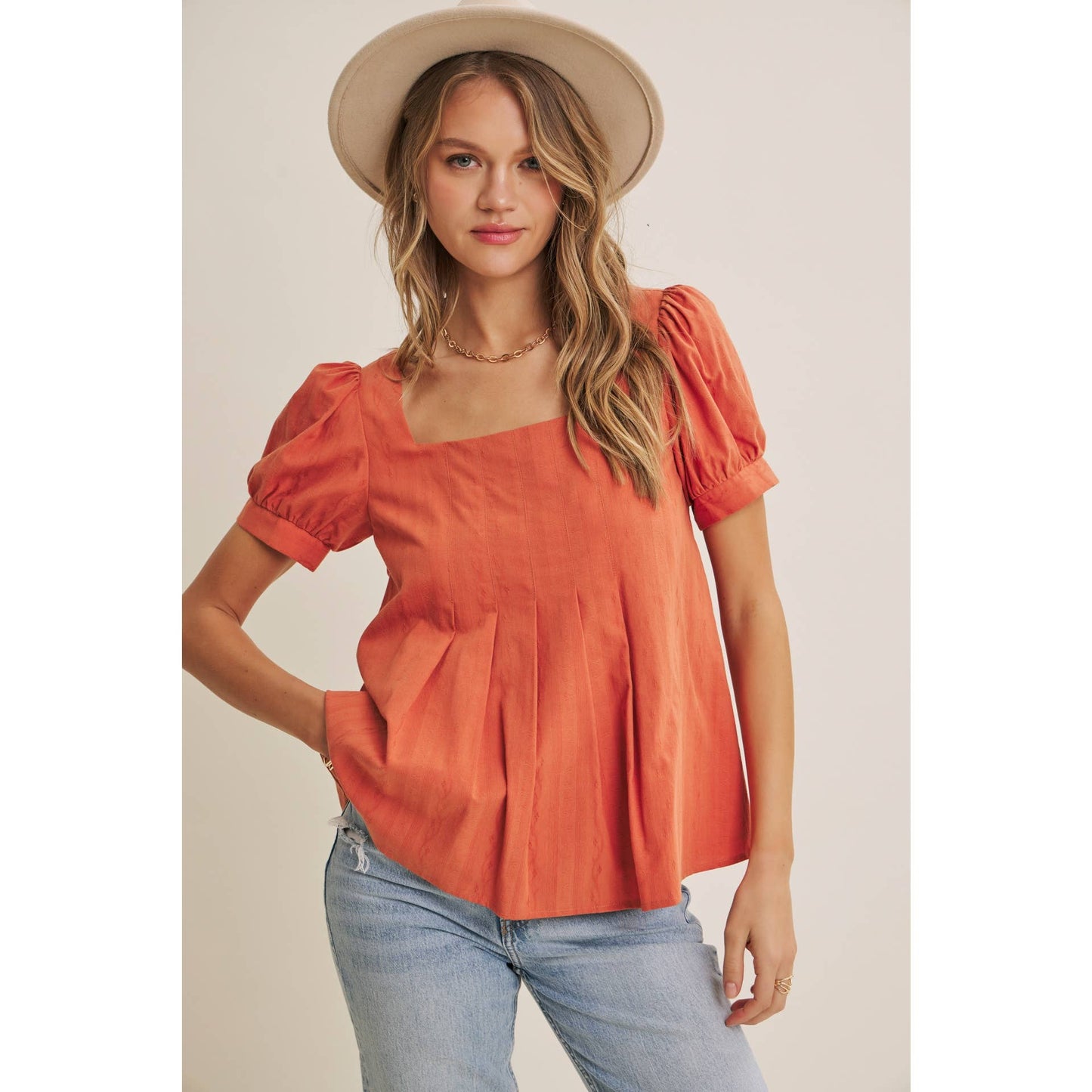 SUNDAY AIR PLEATED BLOUSE
