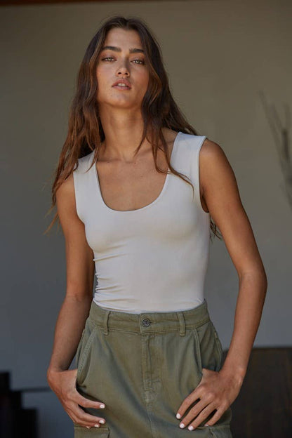 THE SEAMLESS TOP