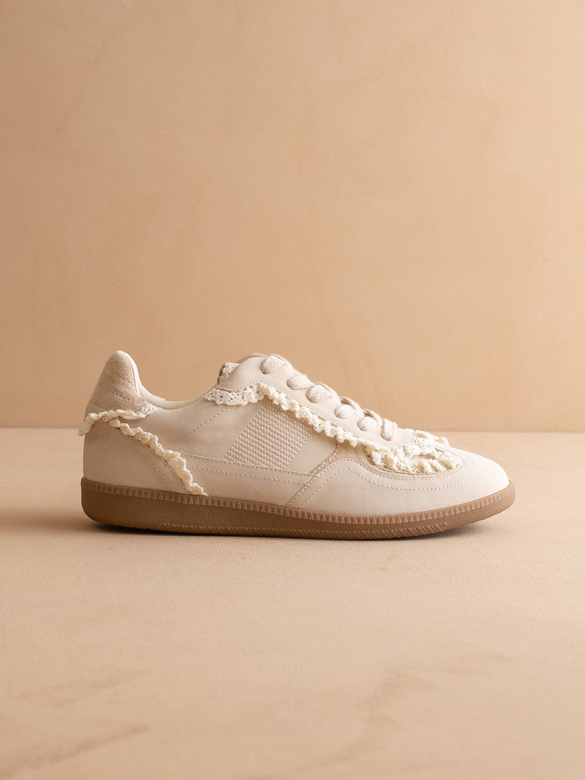 THE APRIL | Retro Sneaker