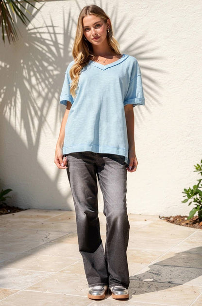 THE BASIC V-NECK TEE