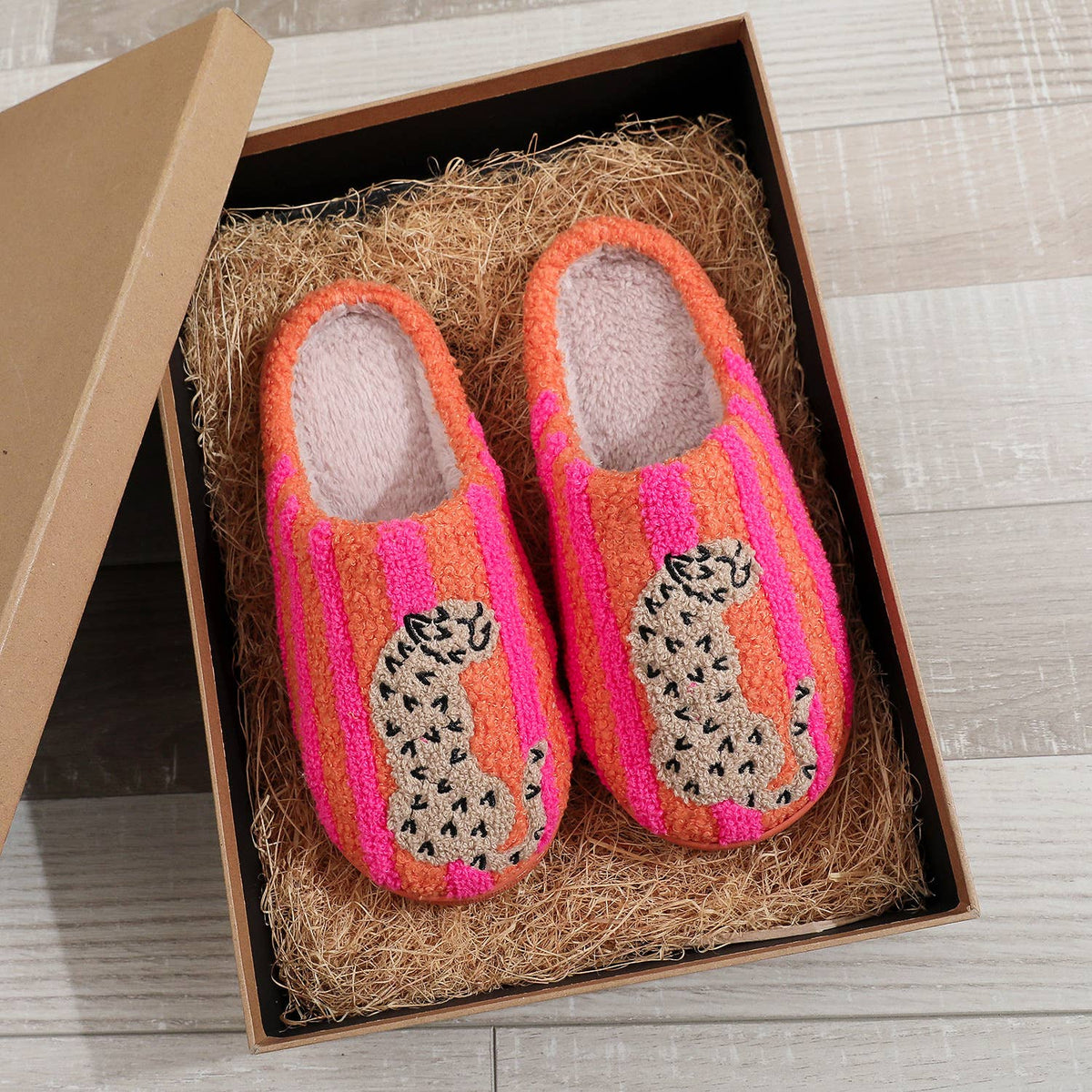 RETRO LEOPARD SLIPPERS