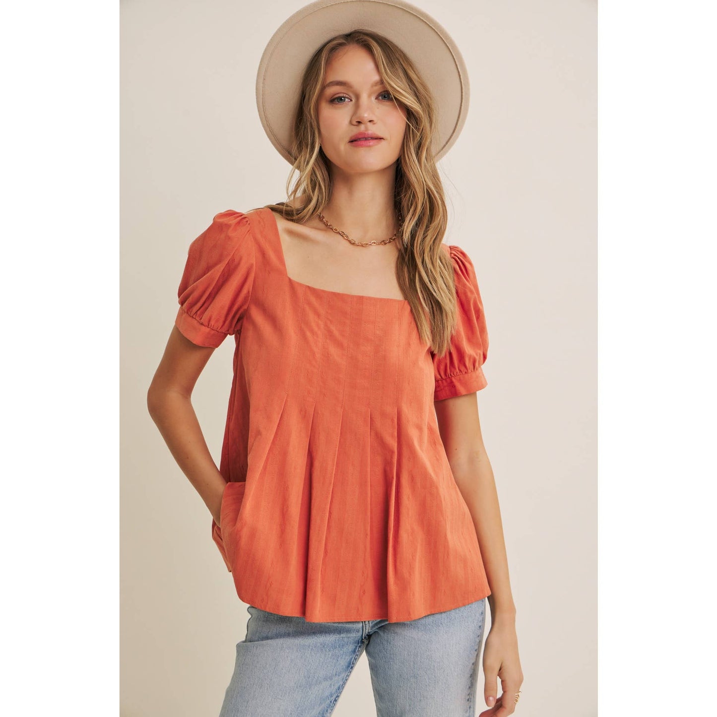 SUNDAY AIR PLEATED BLOUSE