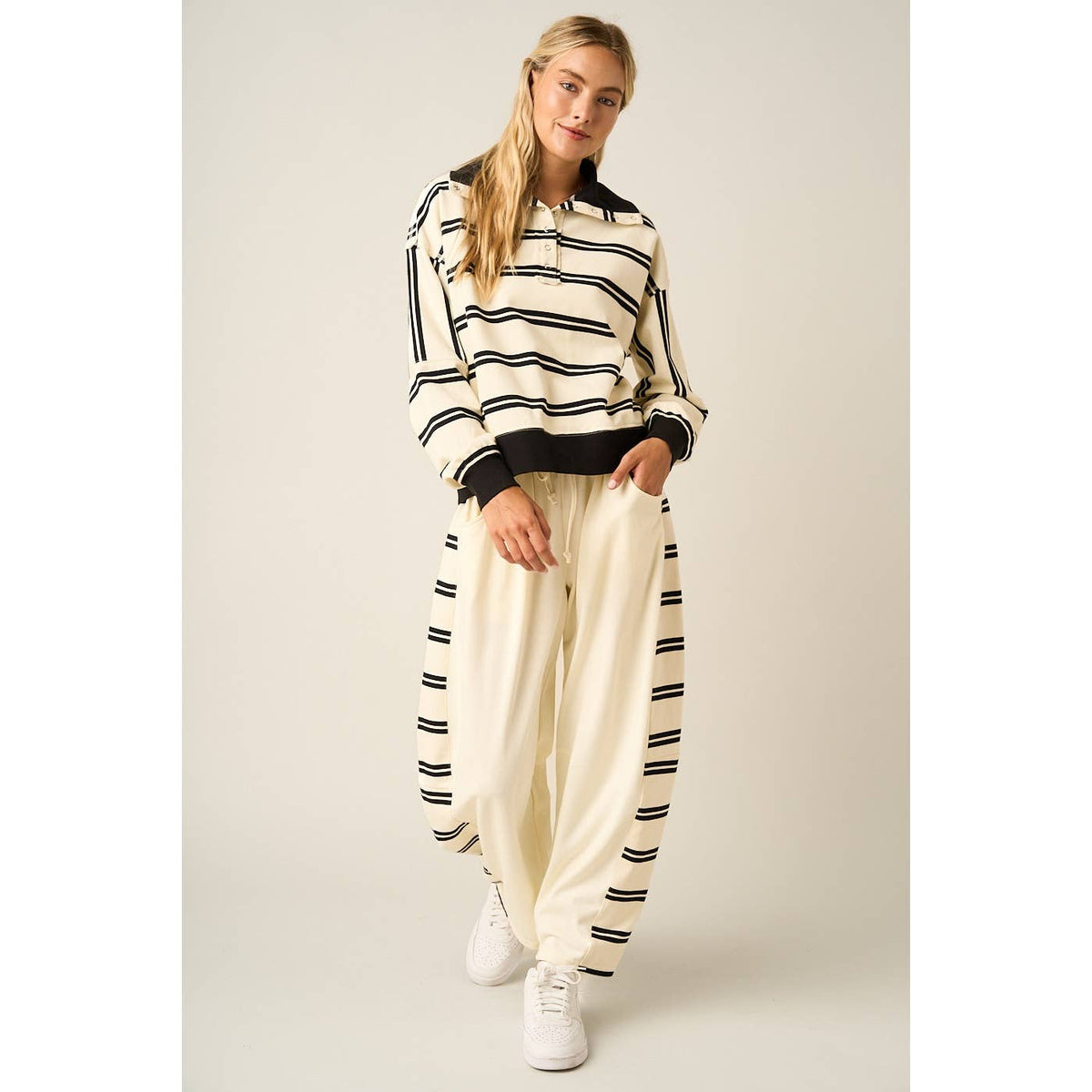 STRIPED SIDE BARREL SWEATS