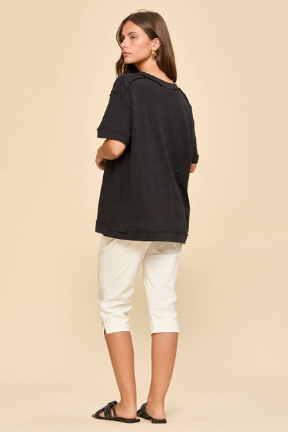 THE BASIC V-NECK TEE