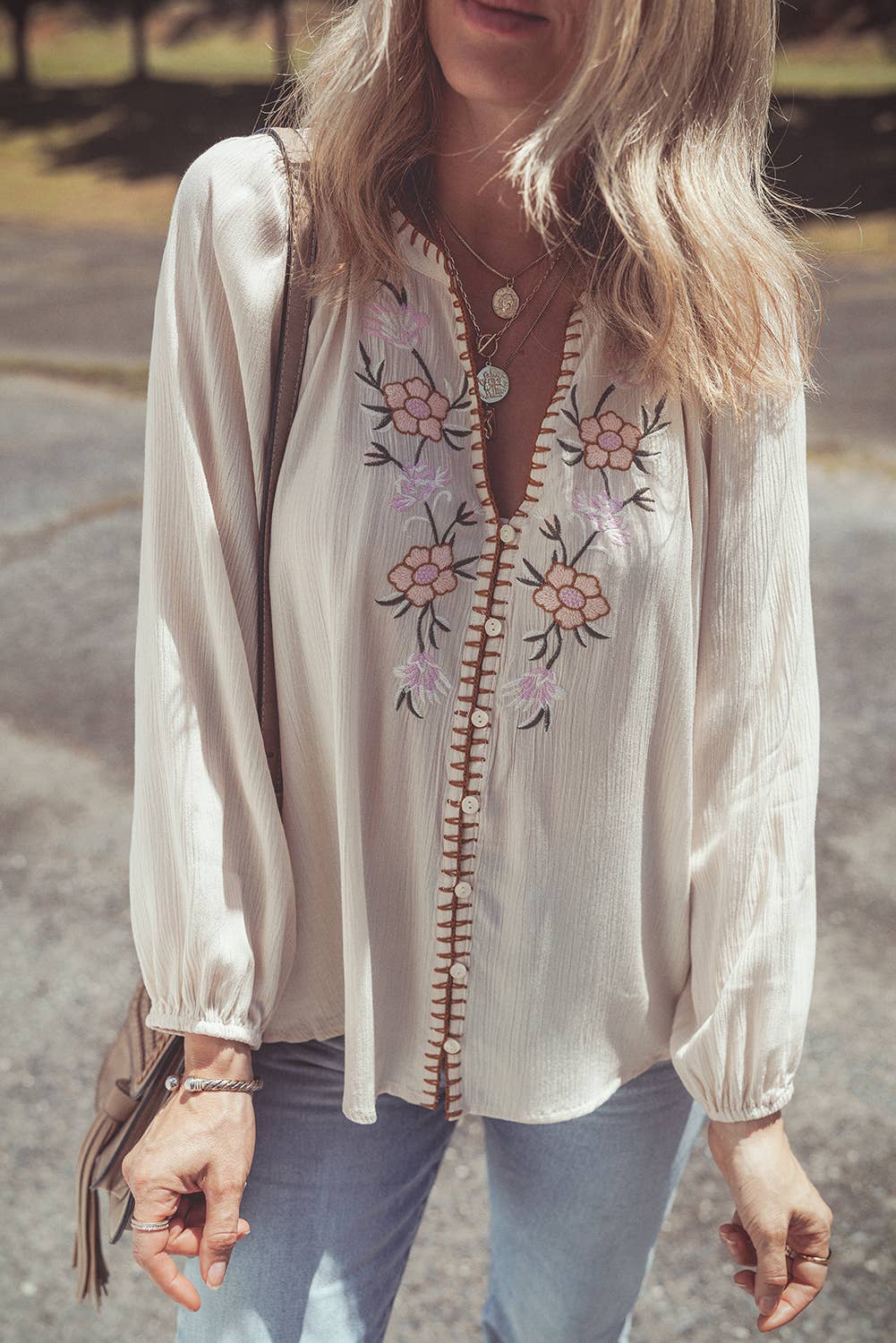 EMBROIDERED PUFF SLEEVE BLOUSE
